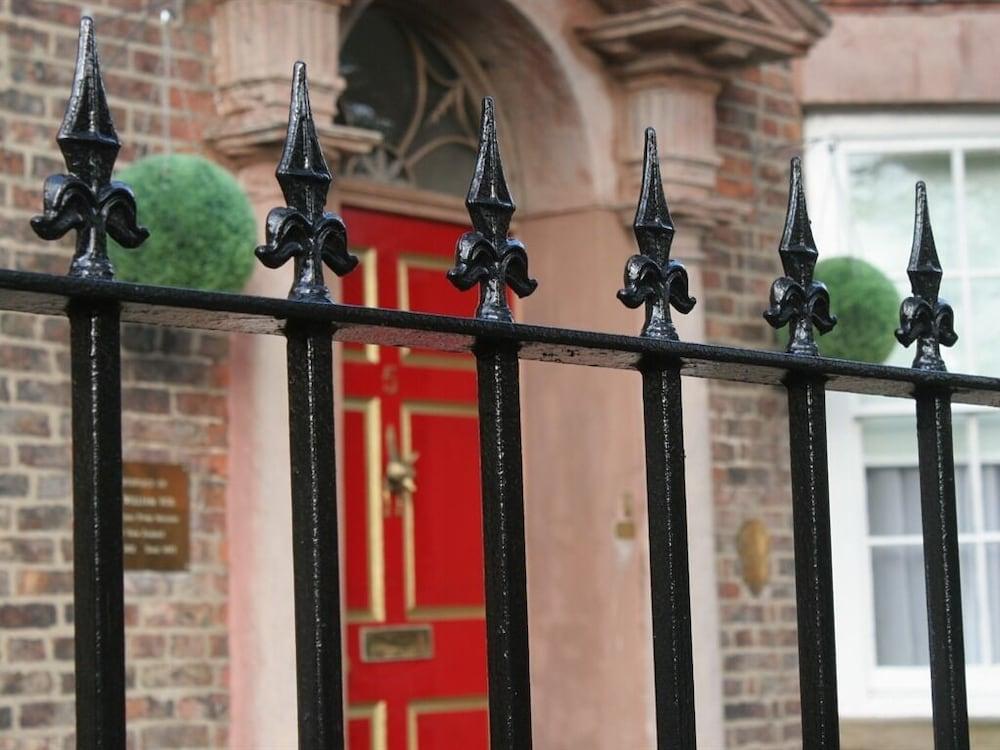 Sir William Fox Town House Hotel 南希尔兹 外观 照片