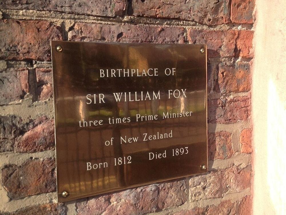 Sir William Fox Town House Hotel 南希尔兹 外观 照片